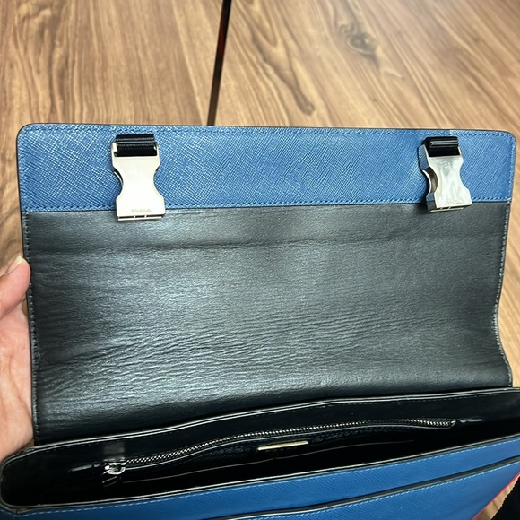 A188 - ๐ฏ % authentic Prada messenger crossbody bag - Picture 11 of 16